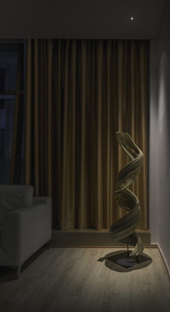 IRIS LED recessed downlight illuminating sculpture